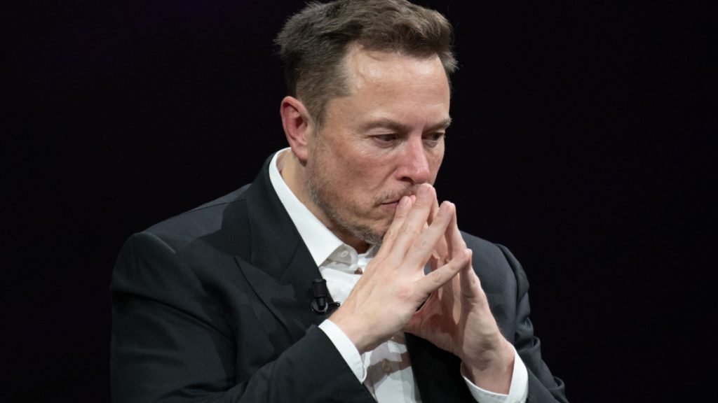 Tesla के शेयरहोल्डर ने लगाया इनसाइडर ट्रेडिंग का आरोप
